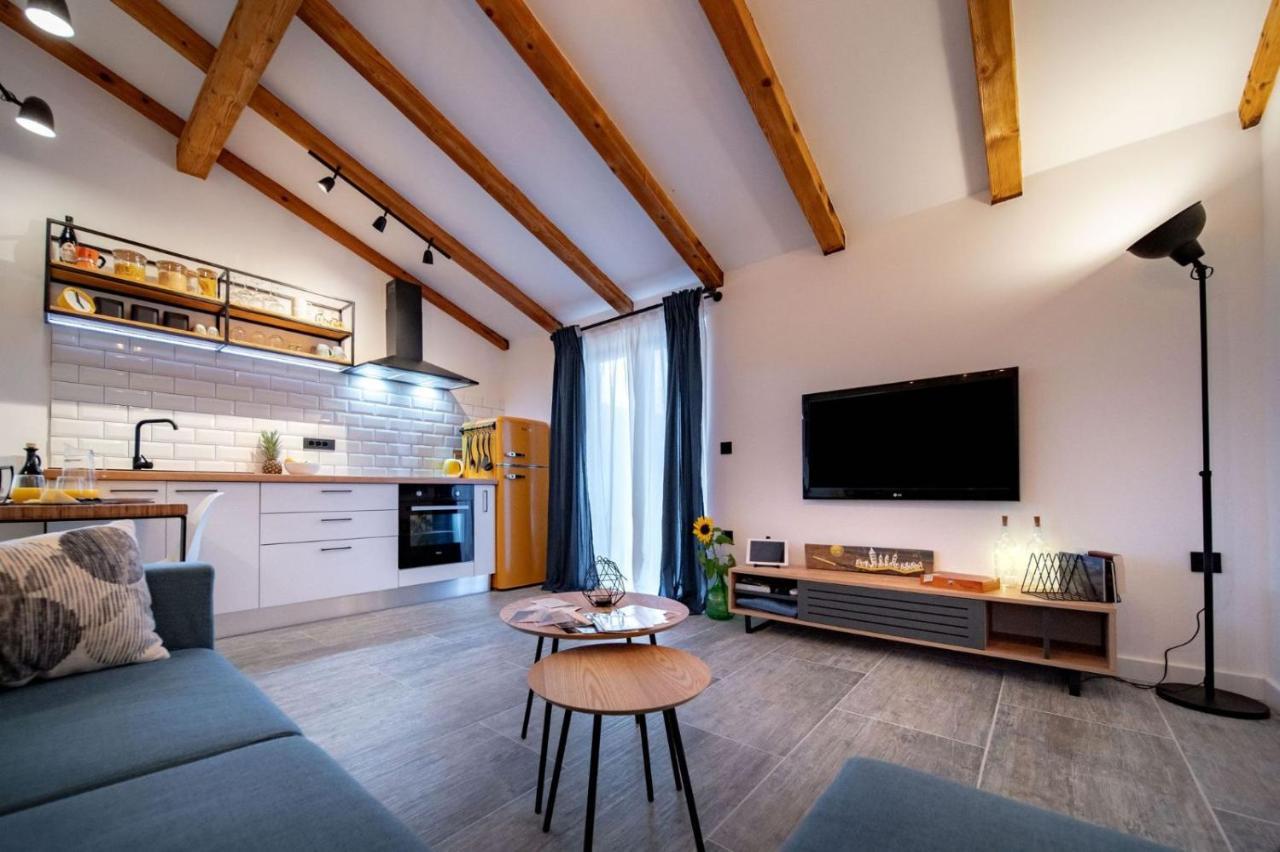 Novouredeni Apartman Marko Mundanije Buitenkant foto