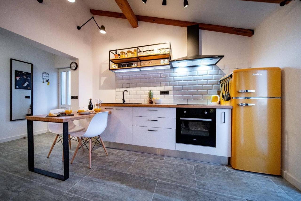 Novouredeni Apartman Marko Mundanije Buitenkant foto