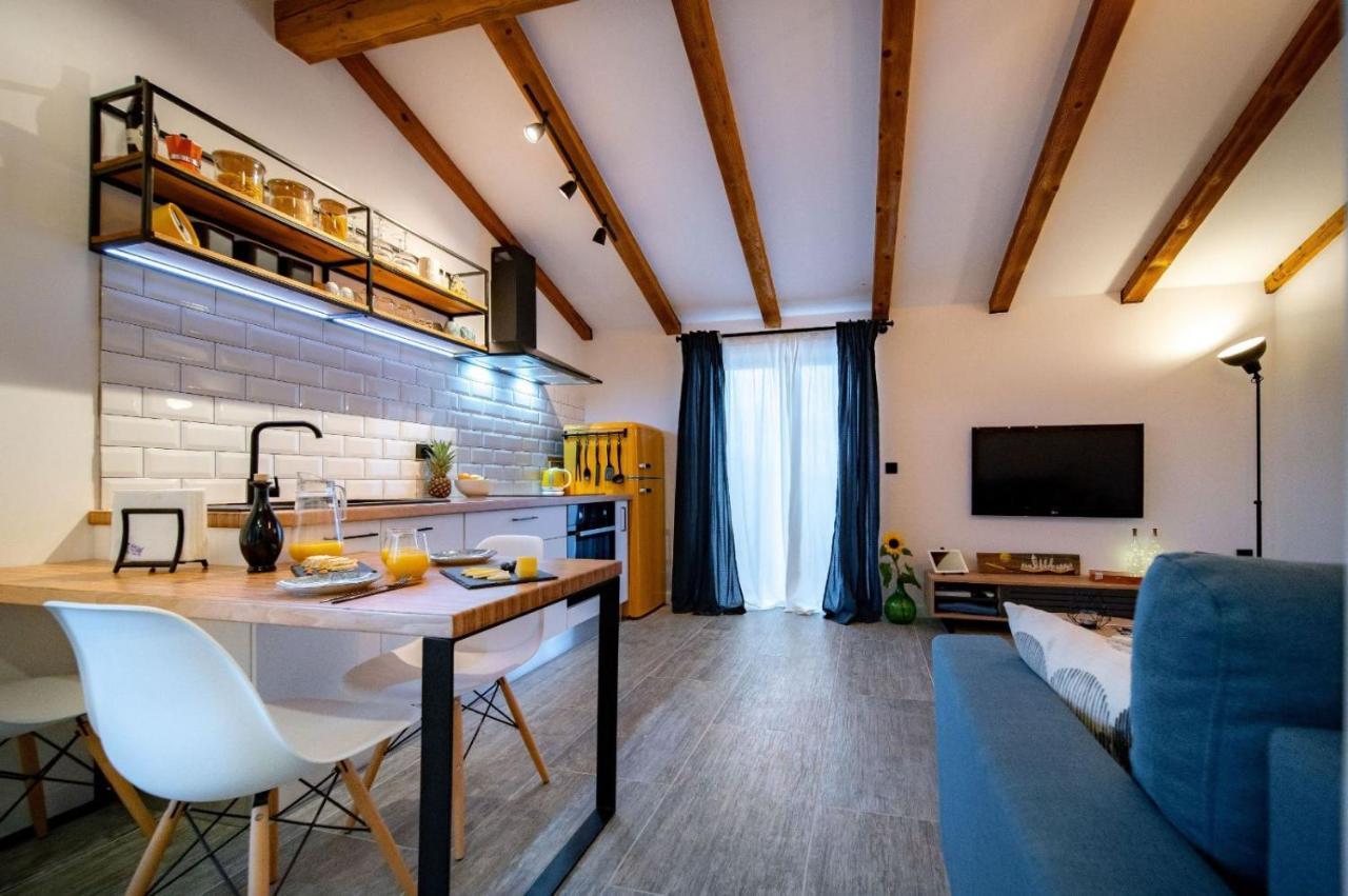 Novouredeni Apartman Marko Mundanije Buitenkant foto