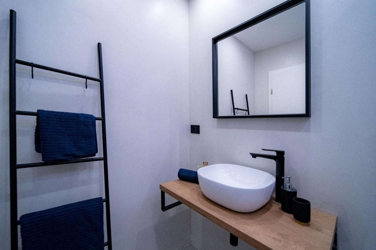 Novouredeni Apartman Marko Mundanije Buitenkant foto