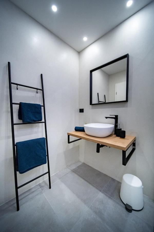 Novouredeni Apartman Marko Mundanije Buitenkant foto