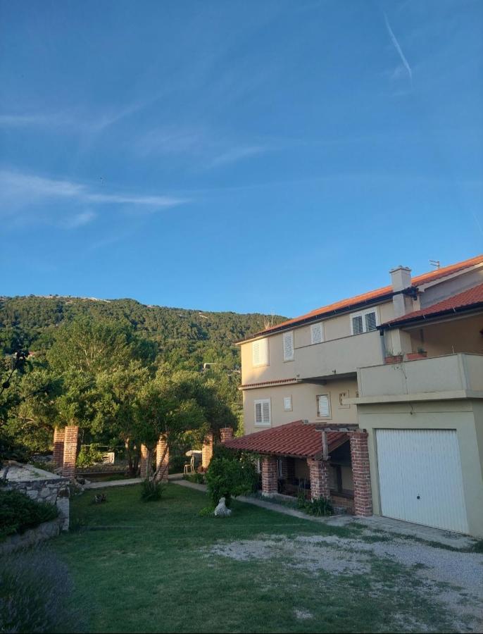 Novouredeni Apartman Marko Mundanije Buitenkant foto